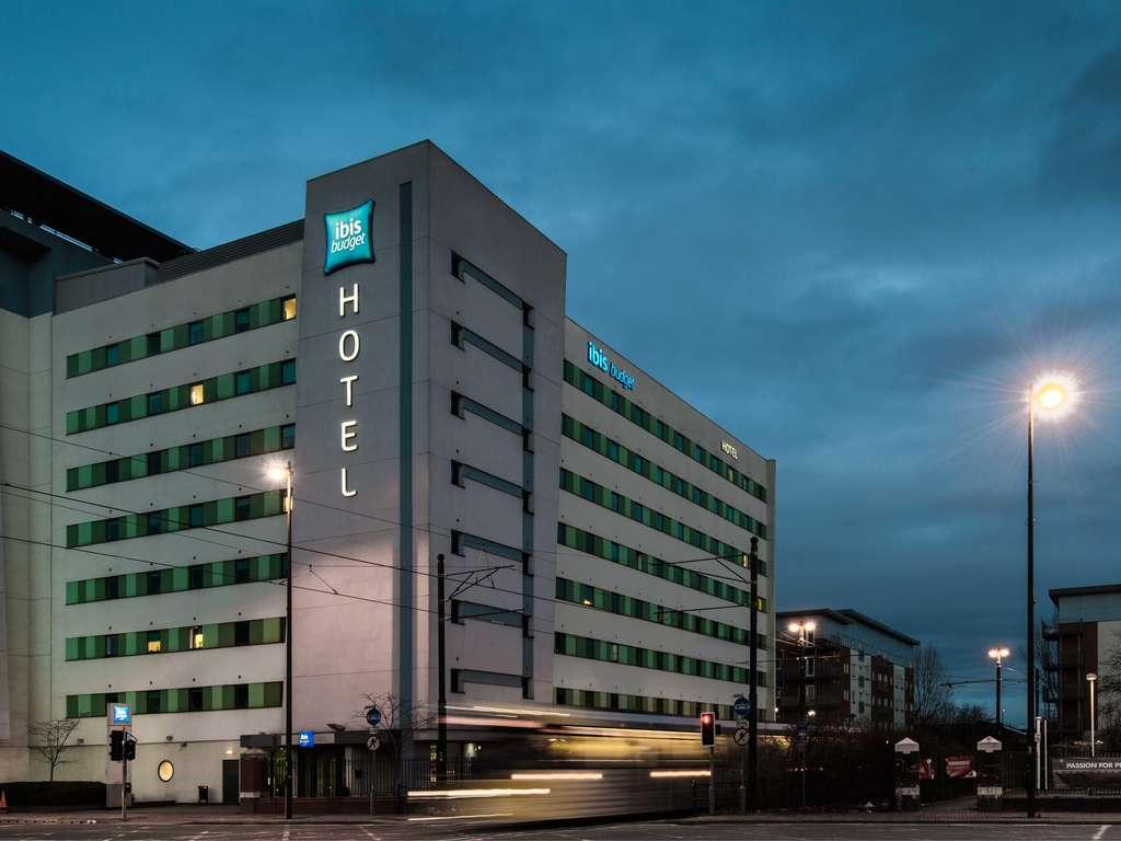 ibis budget Manchester Salford Quays building